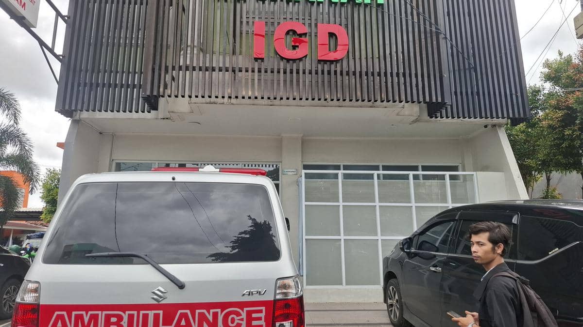 Polisi saat periksa saksi kasus ART di Kota Serang ditusuk dipinggir jalan (Dok. Khaerul Anwar)