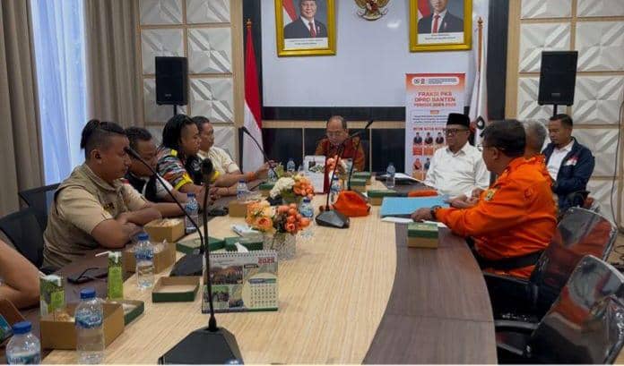 Warga penyintas banjir bandang Lebak datangi DPRD Banten (Dok. Khaerul Anwar)