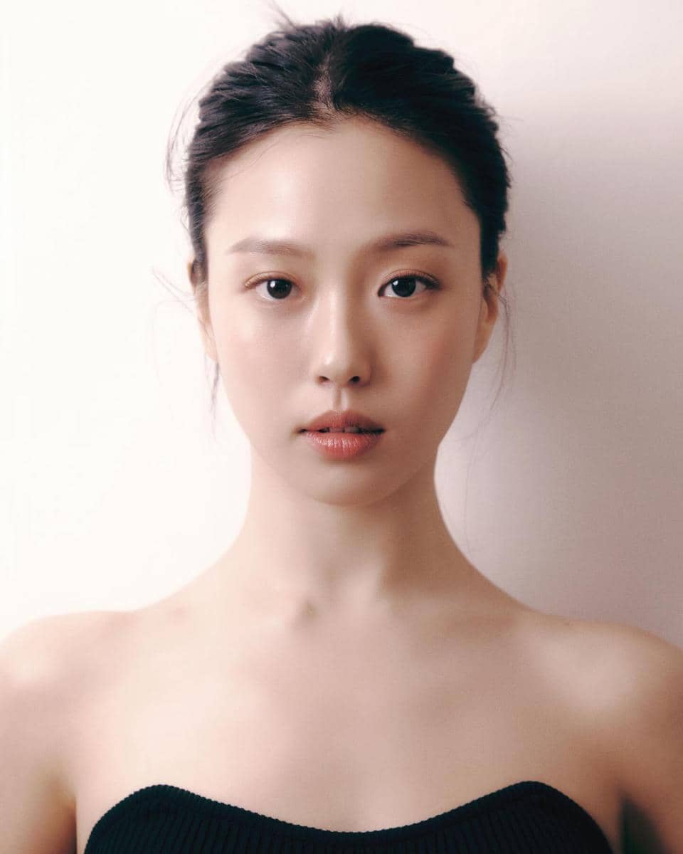 Go Min Si (instagram.com/gominsi)