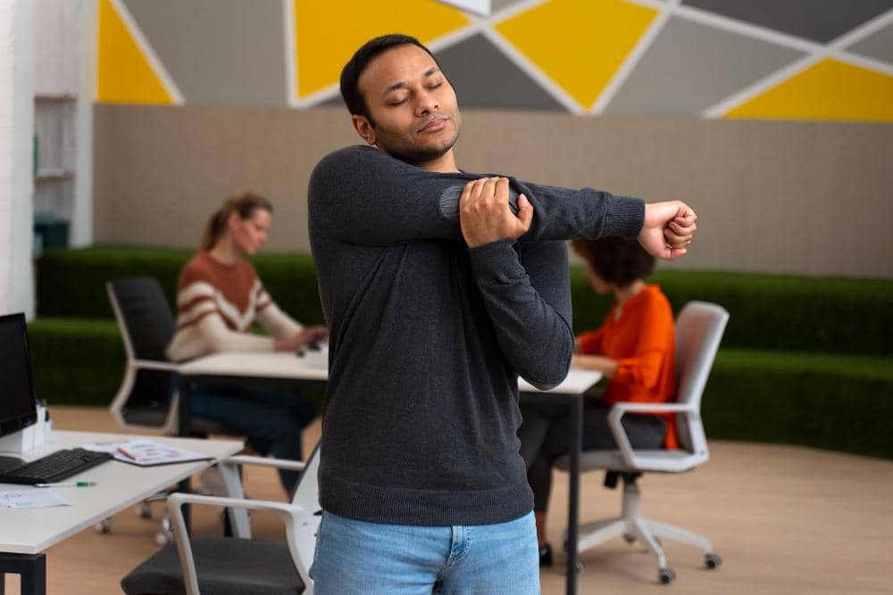 ilustrasi laki-laki melakukan peregangan