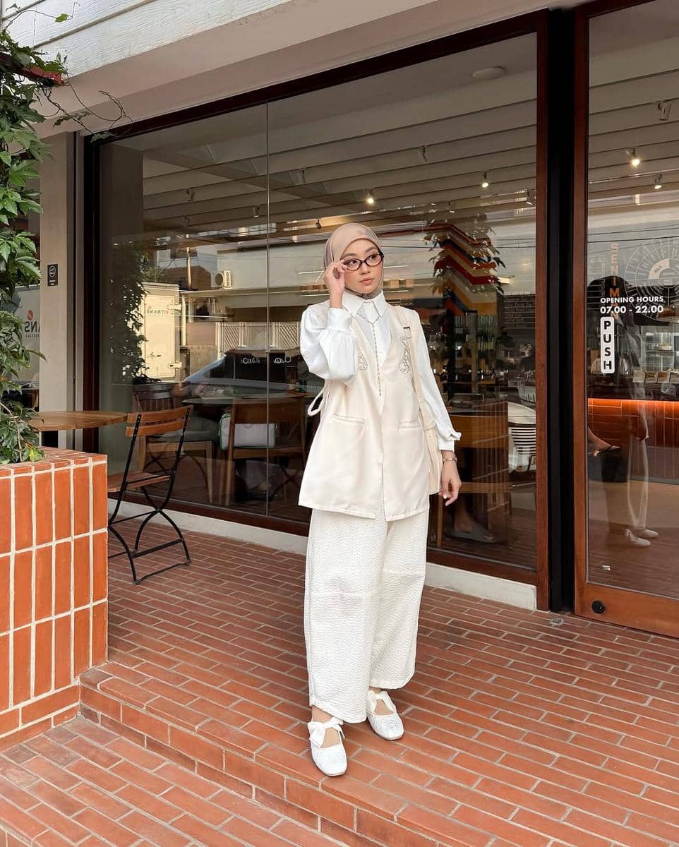 referensi style hangout ke cafe ala Meirani Amalia