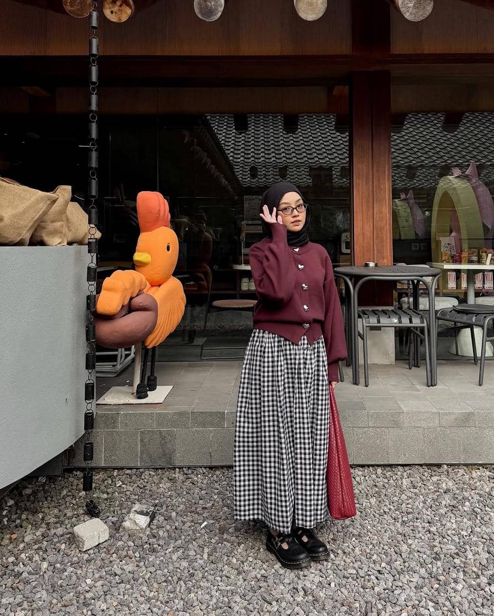 referensi style hangout ke cafe ala Meirani Amalia