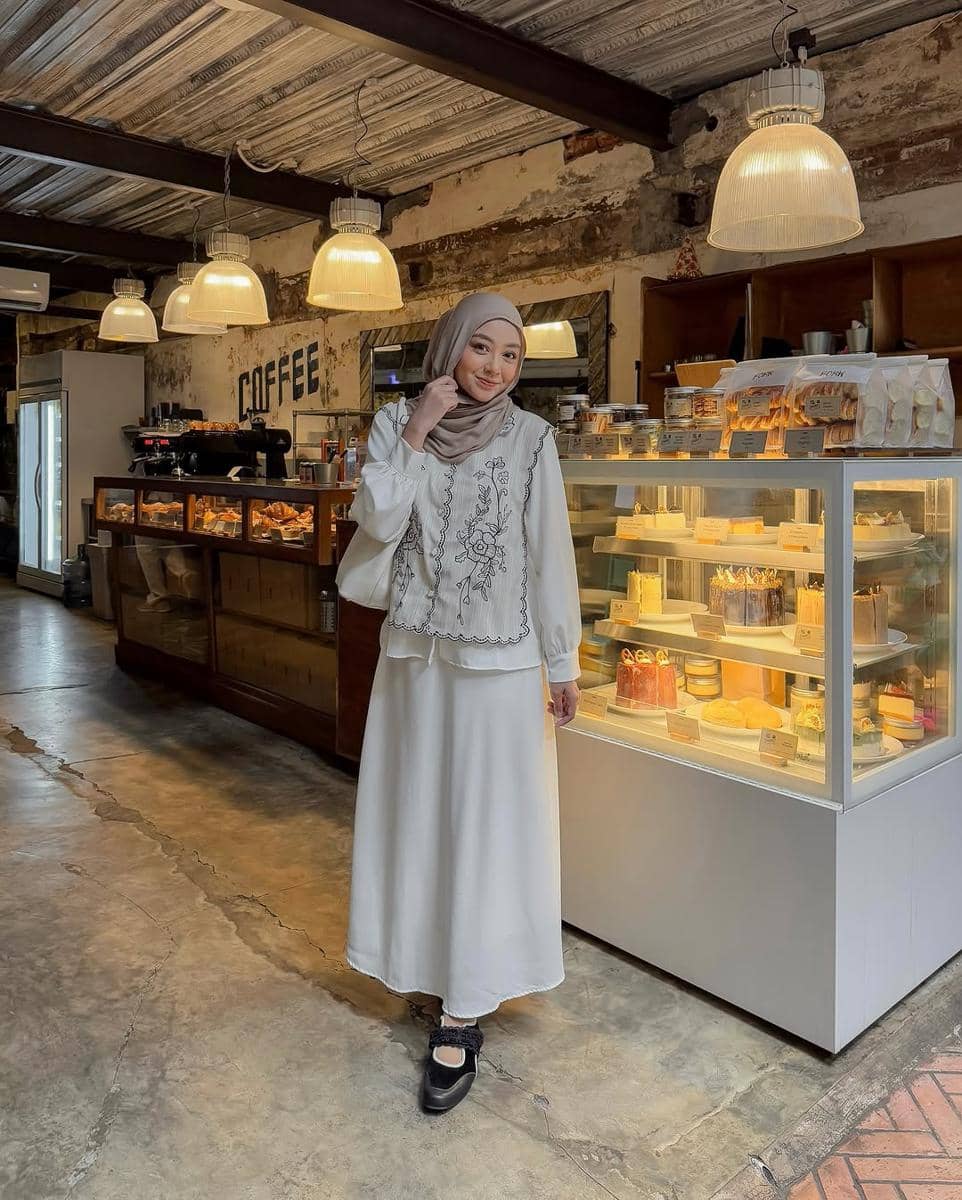 referensi style hangout ke cafe ala Meirani Amalia