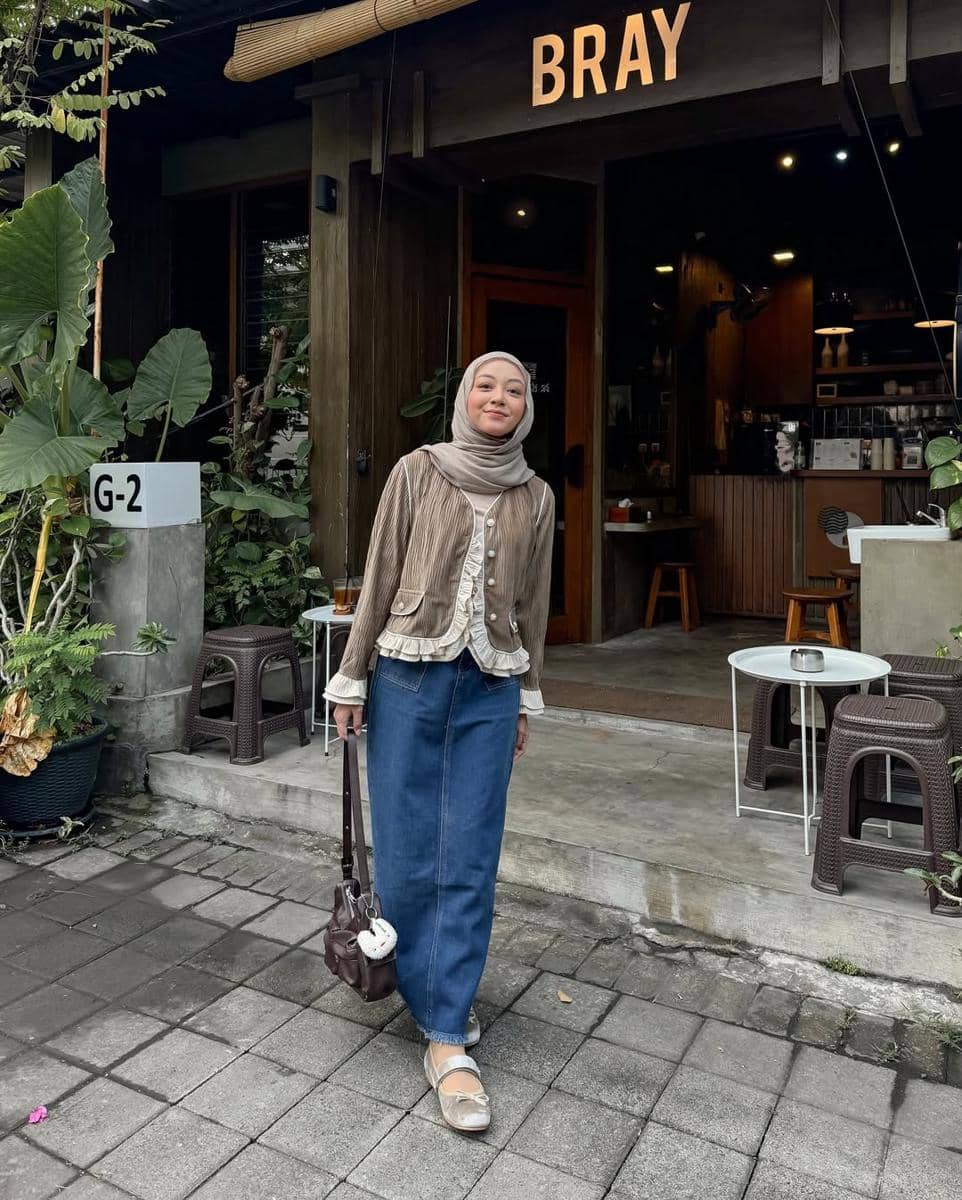 referensi style hangout ke cafe ala Meirani Amalia