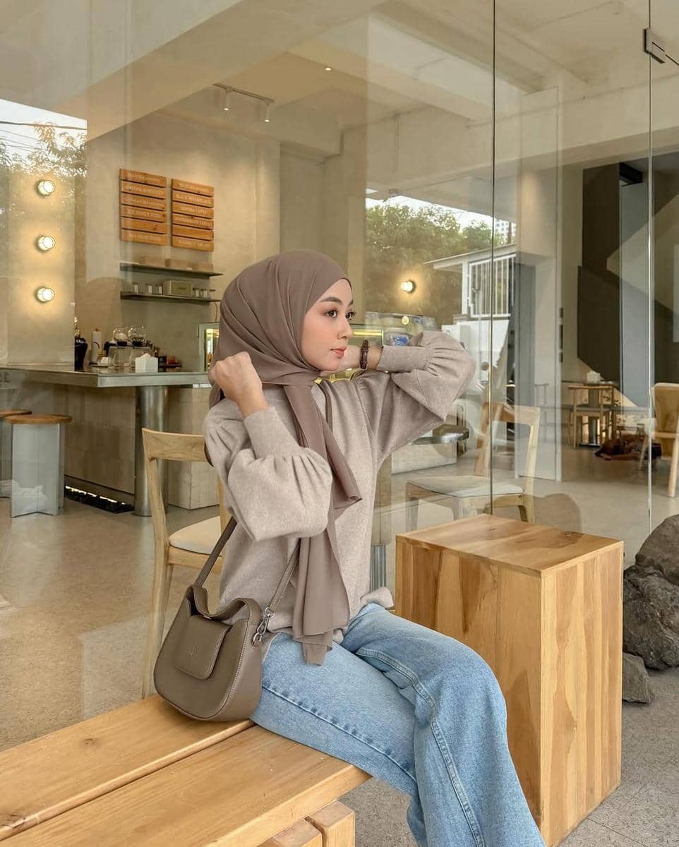 referensi style hangout ke cafe ala Meirani Amalia