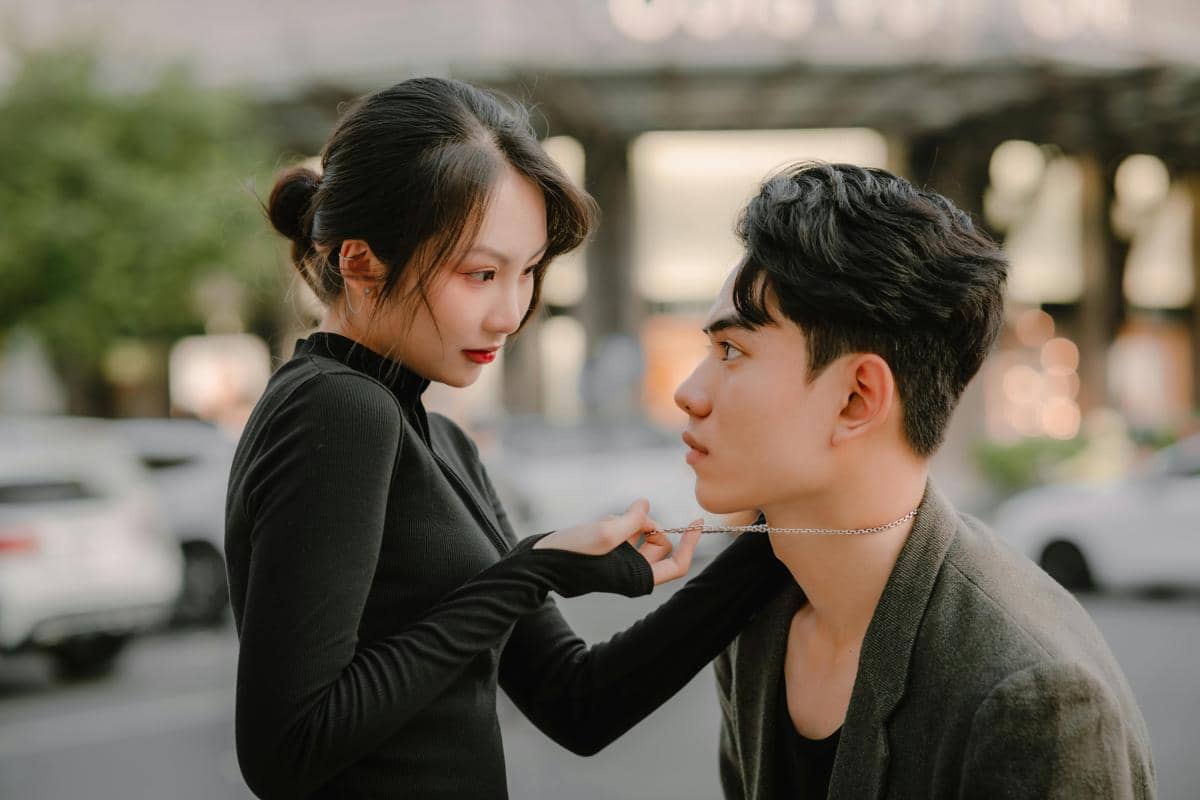 ilustrasi pasangan manipulatif