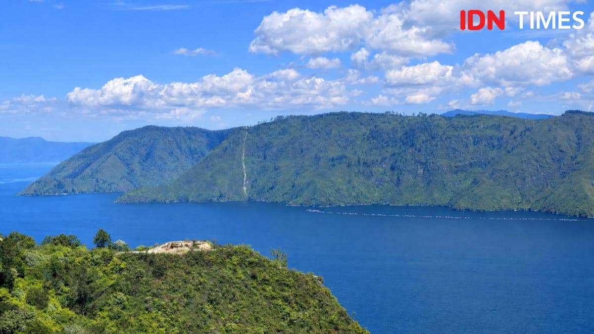 Danau Toba (Mangara Wahyudi)