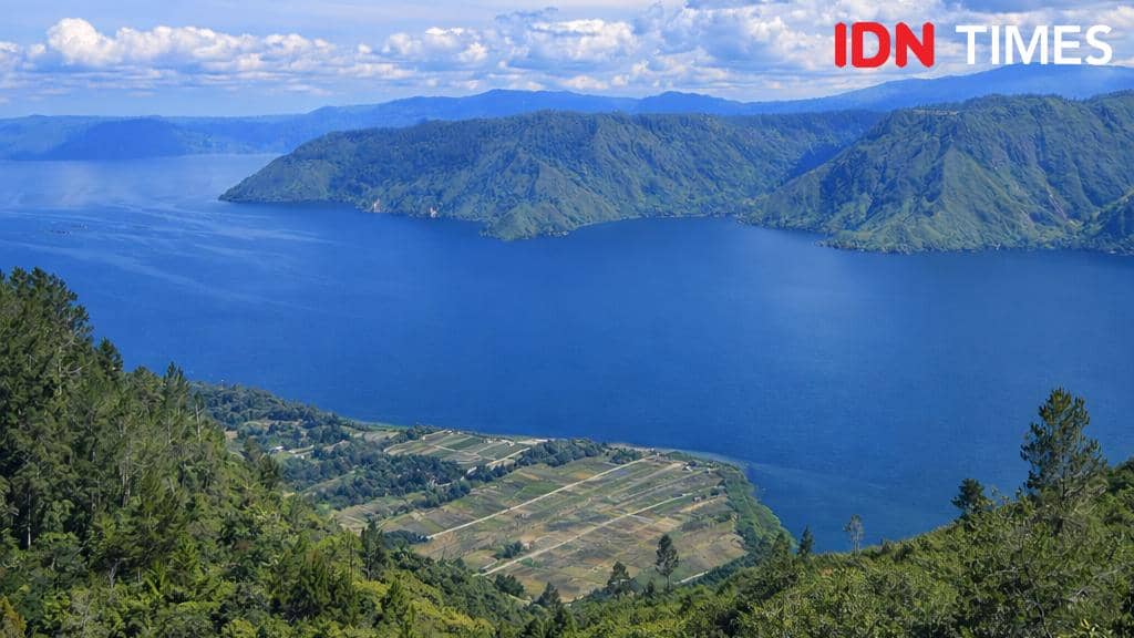 Danau Toba (Mangara Wahyudi)
