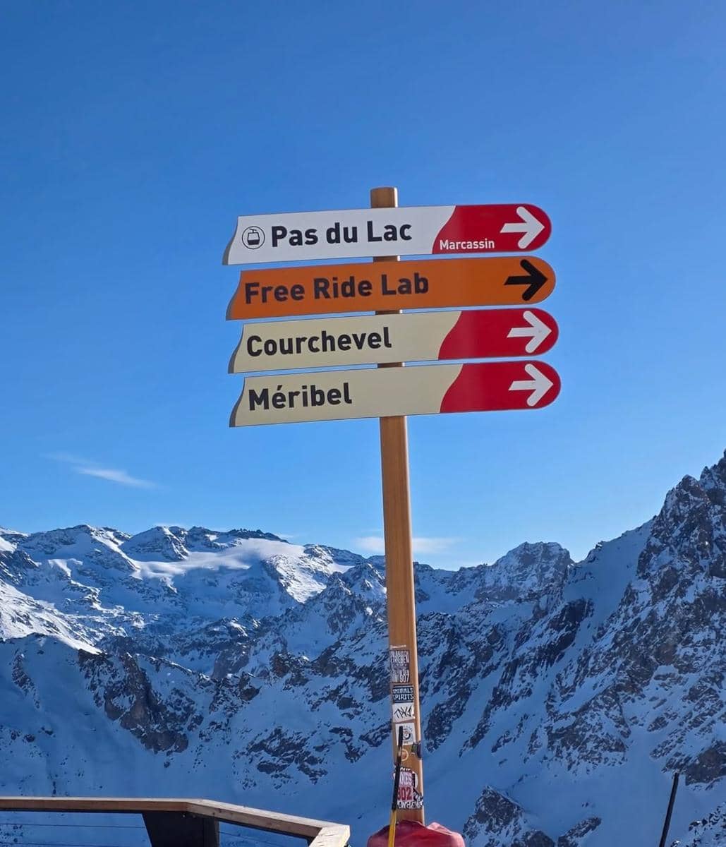 Jovial da Lopez main ski di Prancis