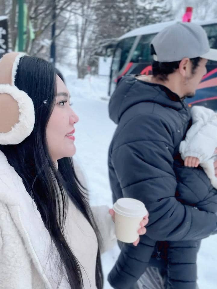 Via Vallen berwisata salju di Asahikawa