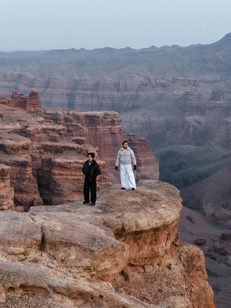 Saaih Halilintar menikmati pesona Charyn Canyon National Park