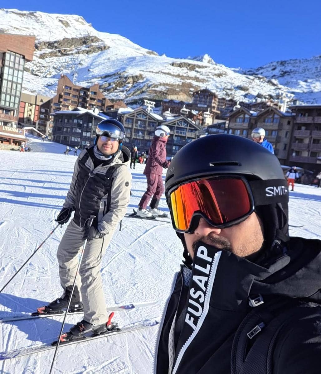 Jovial da Lopez main ski di Prancis