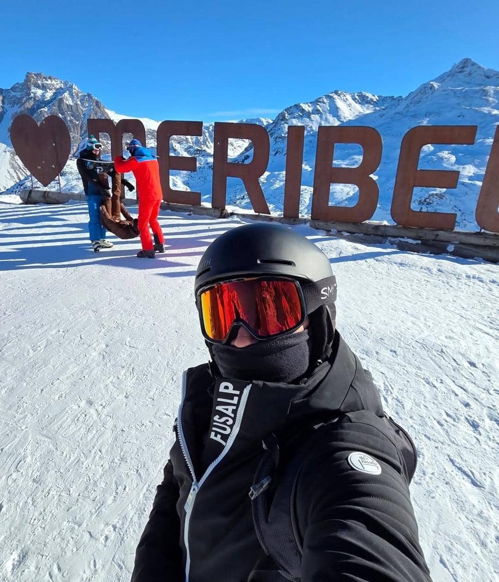 Jovial da Lopez main ski di Prancis