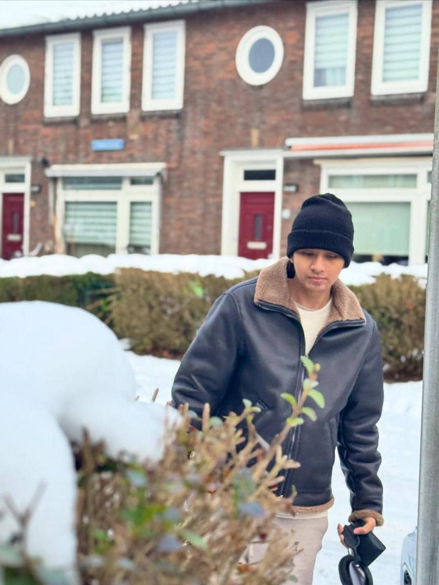 Yuni Shara dan Cavin liburan berdua di Barcelona