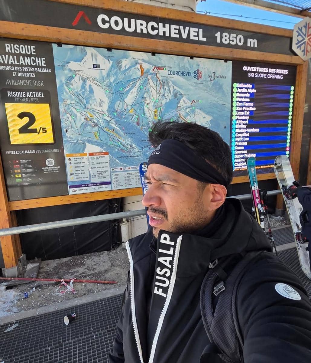 Jovial da Lopez main ski di Prancis