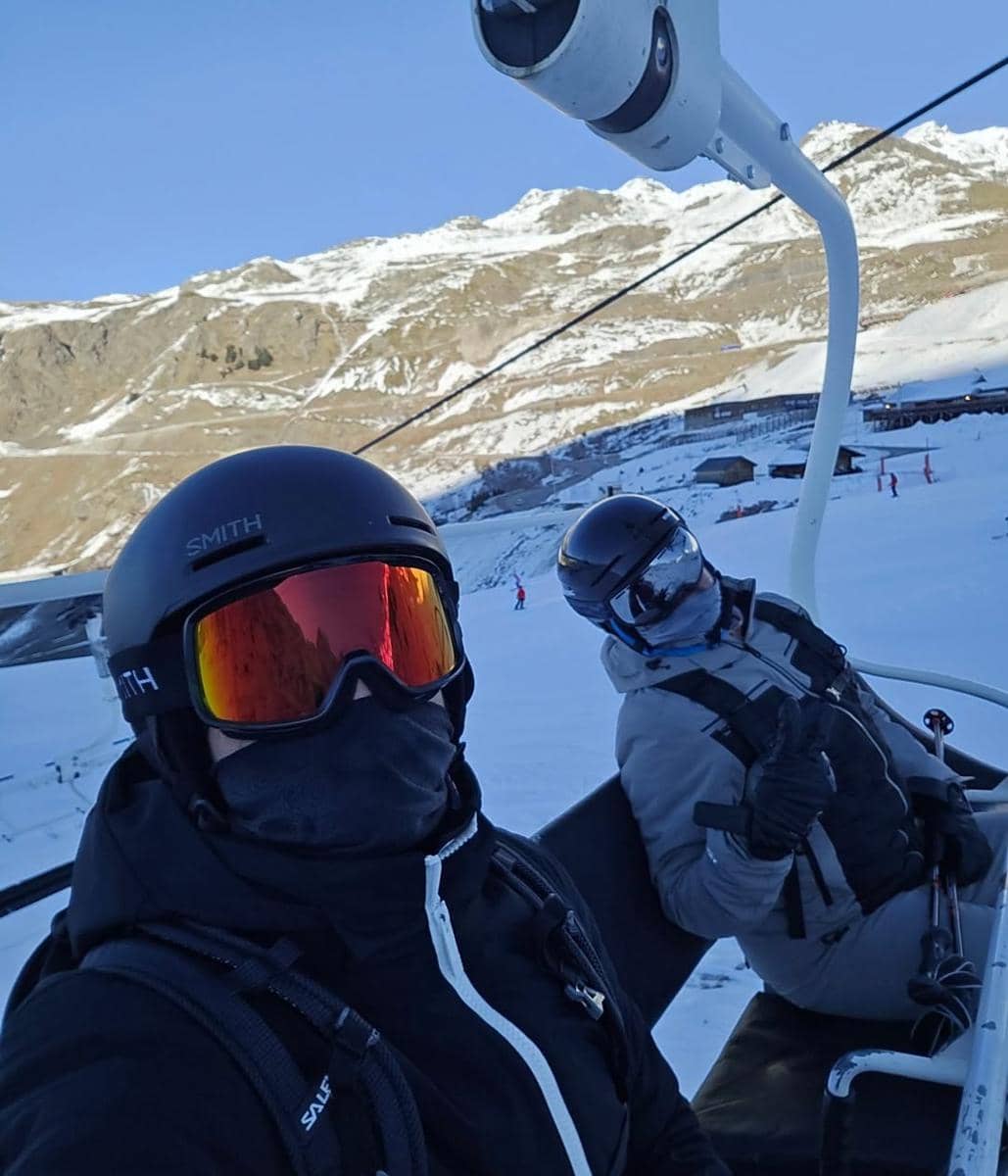 Jovial da Lopez main ski di Prancis