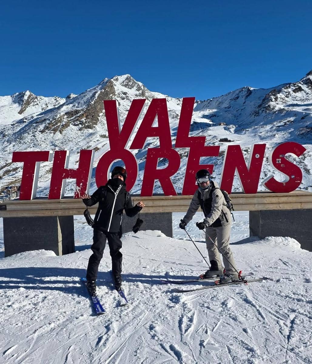 Jovial da Lopez main ski di Prancis