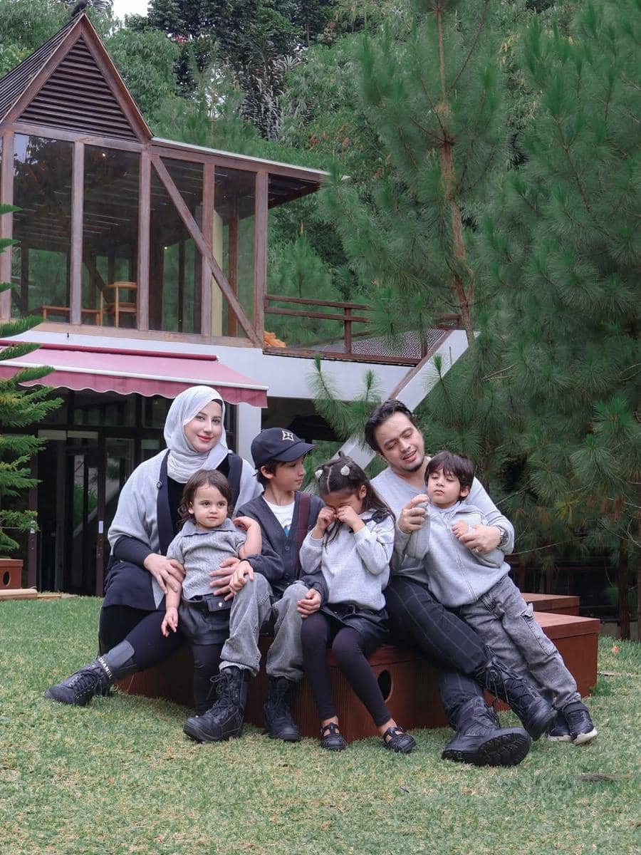 Tasyi Athasyia ajak anak-anak liburan ke Bandung