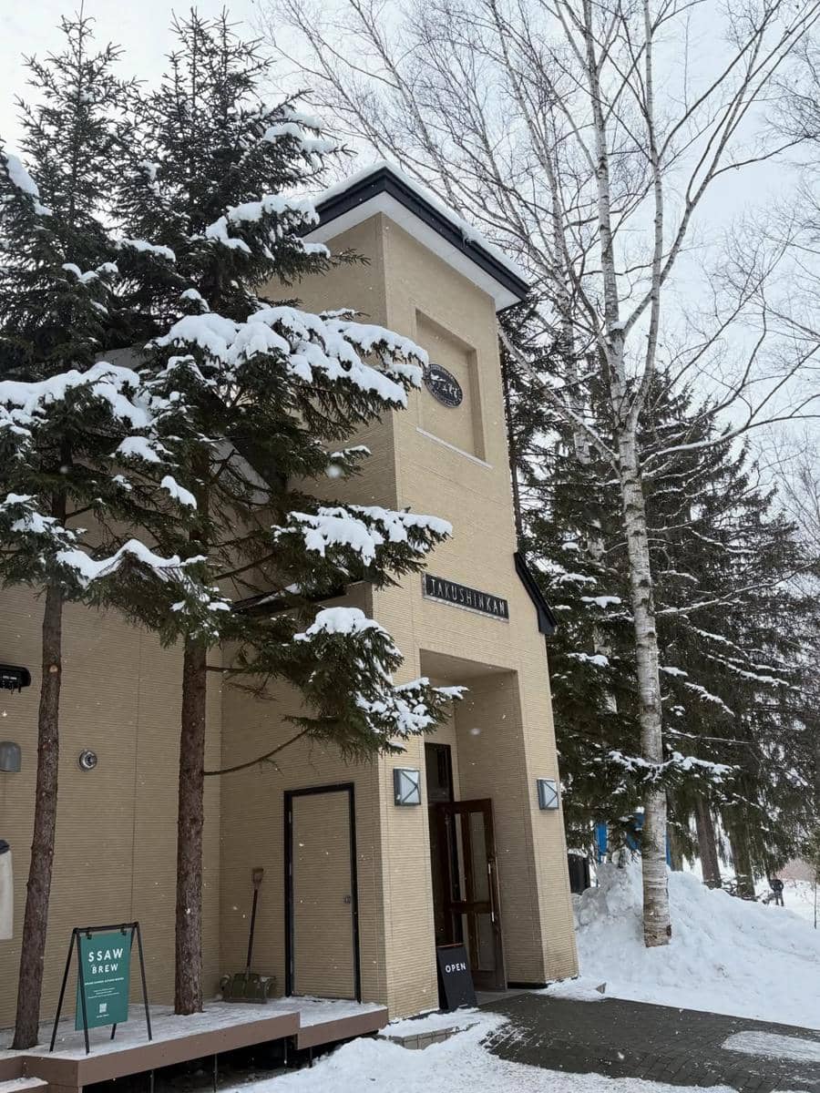 Via Vallen berwisata salju di Asahikawa