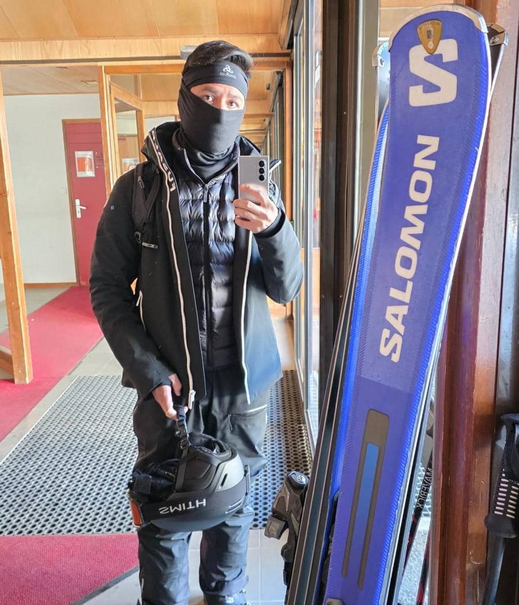 Jovial da Lopez main ski di Prancis