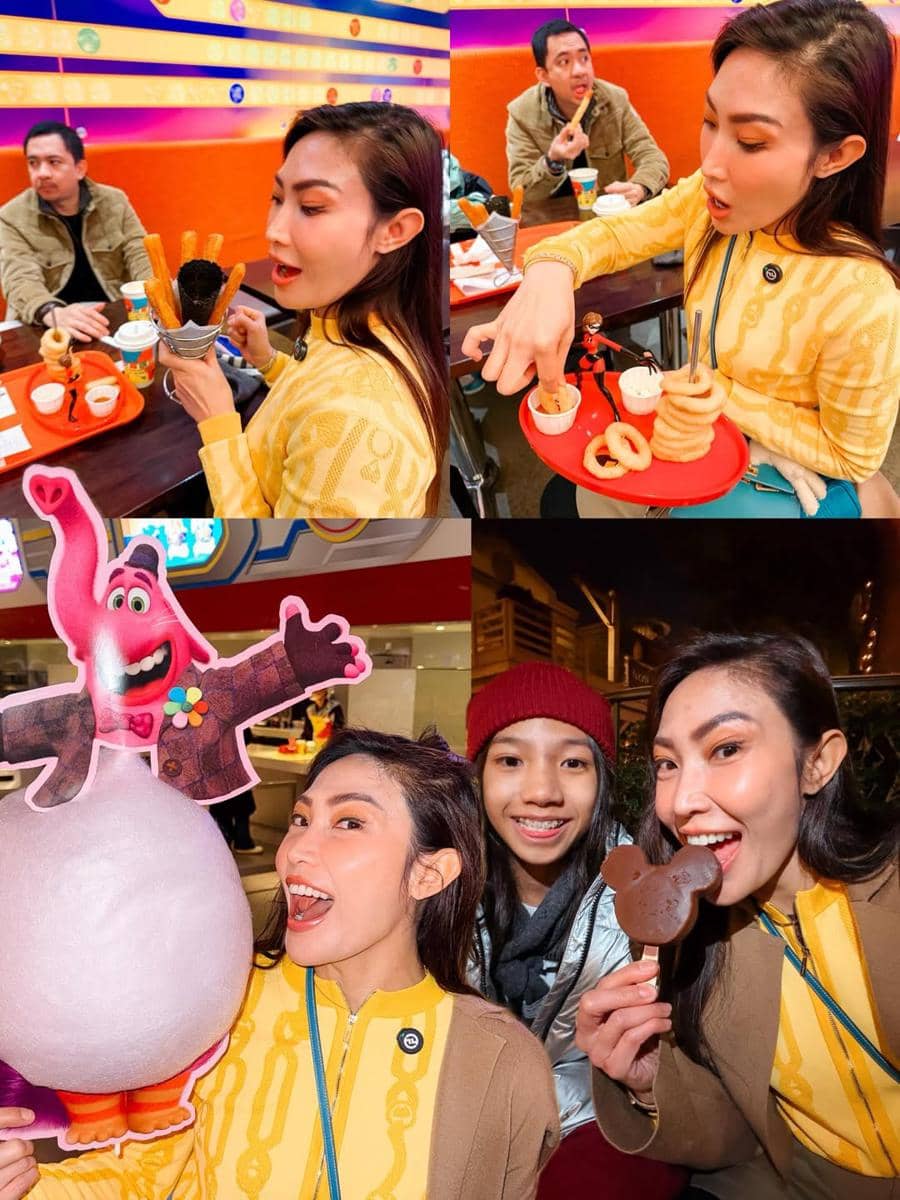 Keluarga Ayu Dewi main di Disneyland Shanghai.