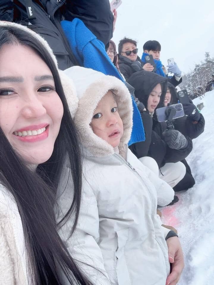 Via Vallen berwisata salju di Asahikawa