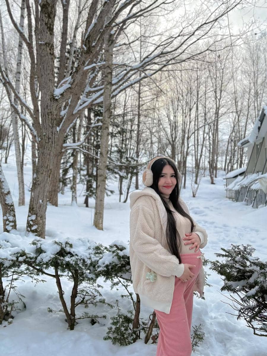 Via Vallen berwisata salju di Asahikawa