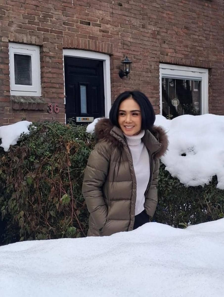 Yuni Shara dan Cavin liburan berdua di Barcelona