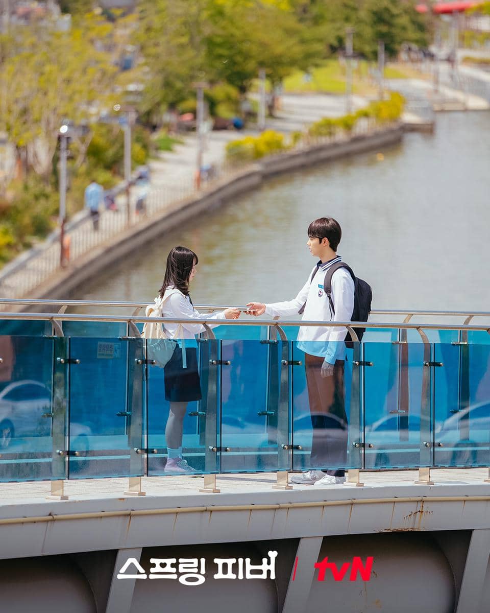 Lee Jae In dan Cho Jun Young di KDrama Spring Fever