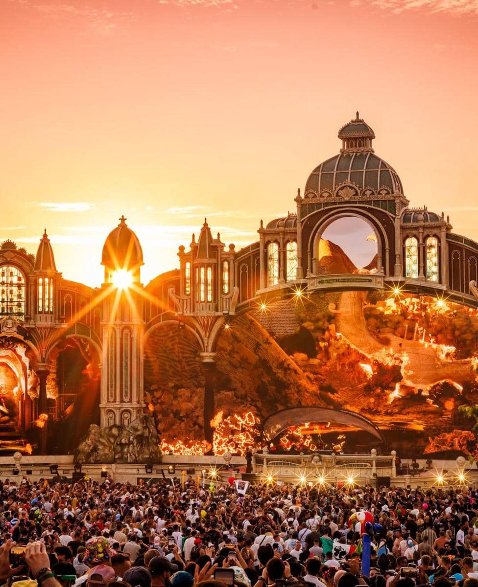 suasana event Tomorrowland yang seru