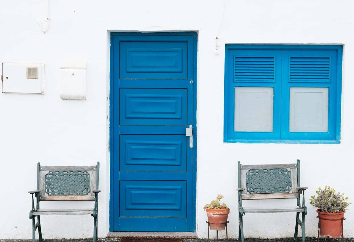 tips mengecat pintu rumah agar warnanya tahan lama