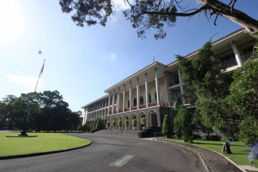 Gedung Rektorat UGM (ugm.ac.id)