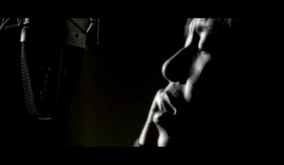 cuplikan MV Aku Harus Pergi - Ari Lasso