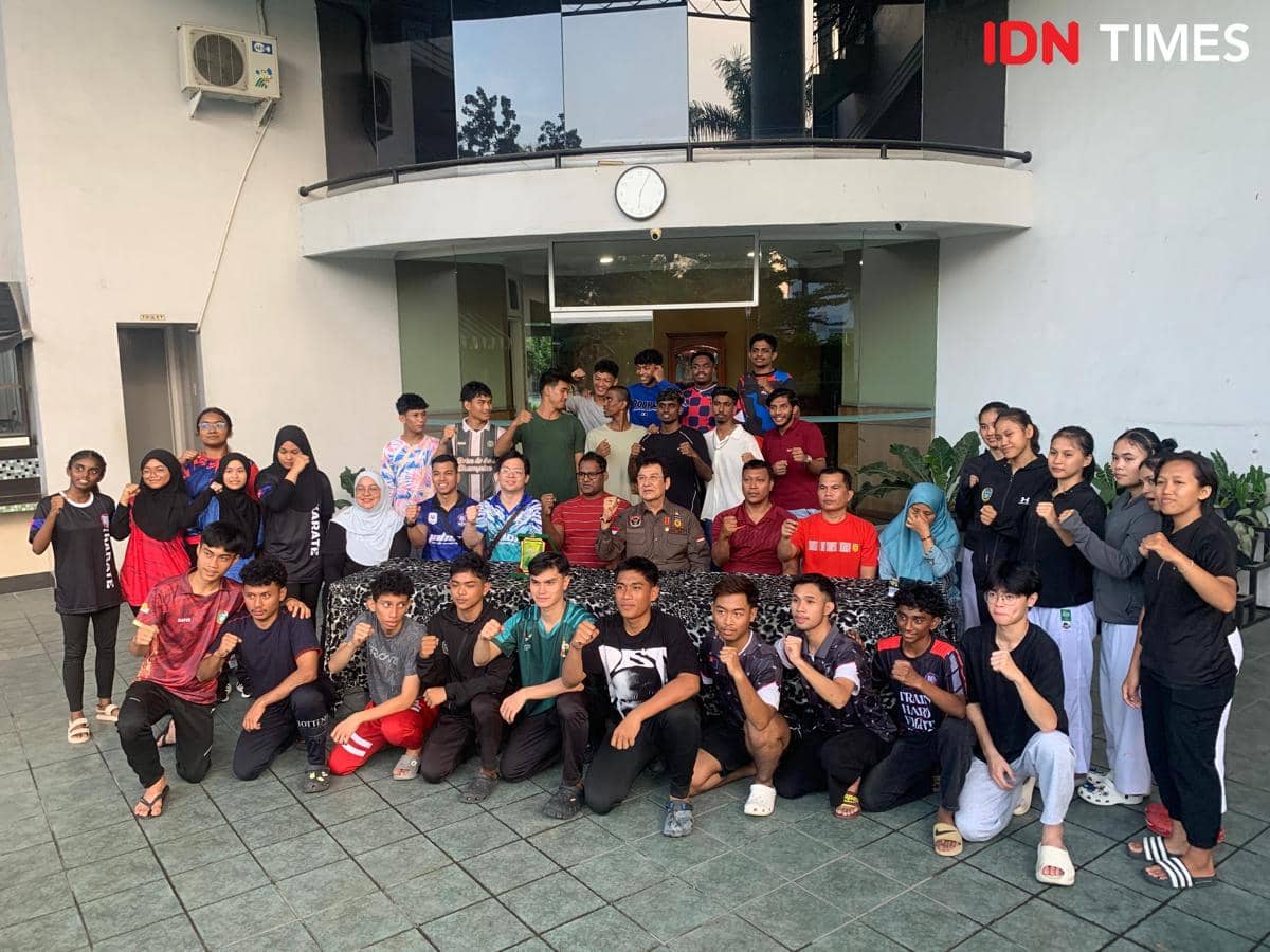 Skuat karate Johor Malaysia usai berlatih bersama tim FORKI Sumut (IDN Times/Doni Hermawan)