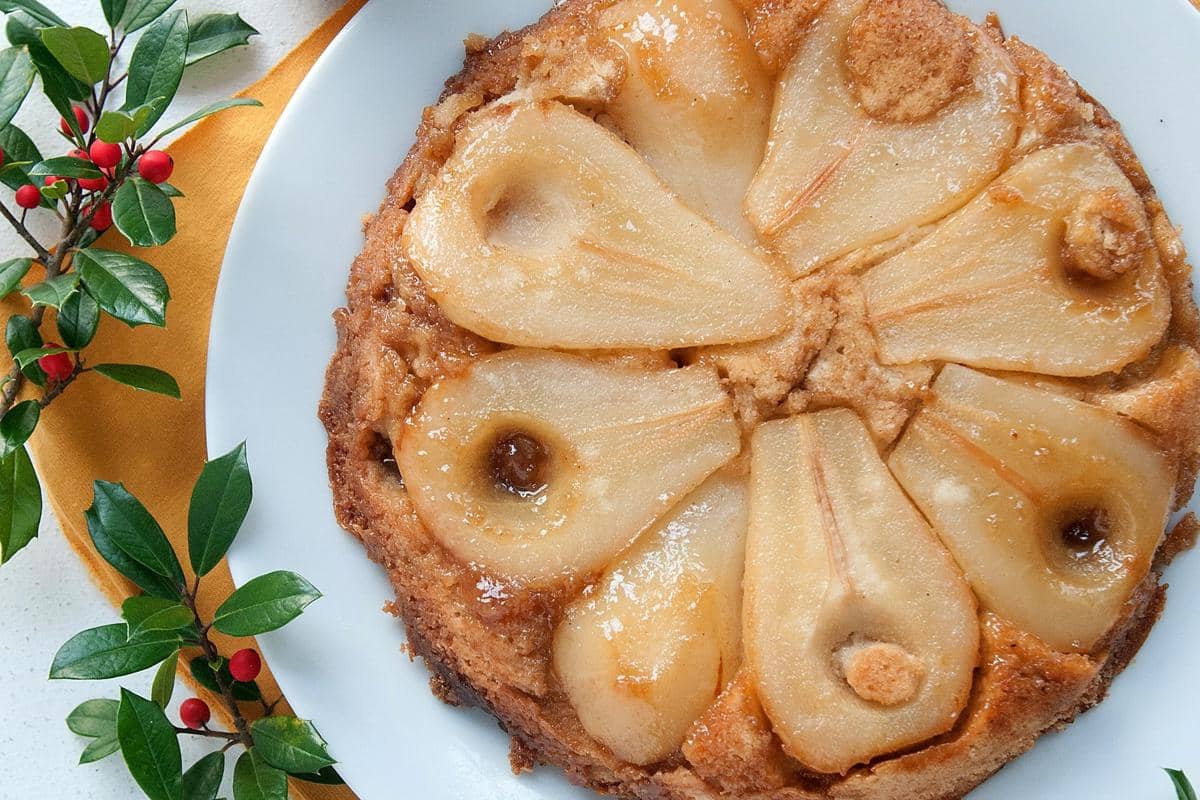 ilustrasi upside down pear cake