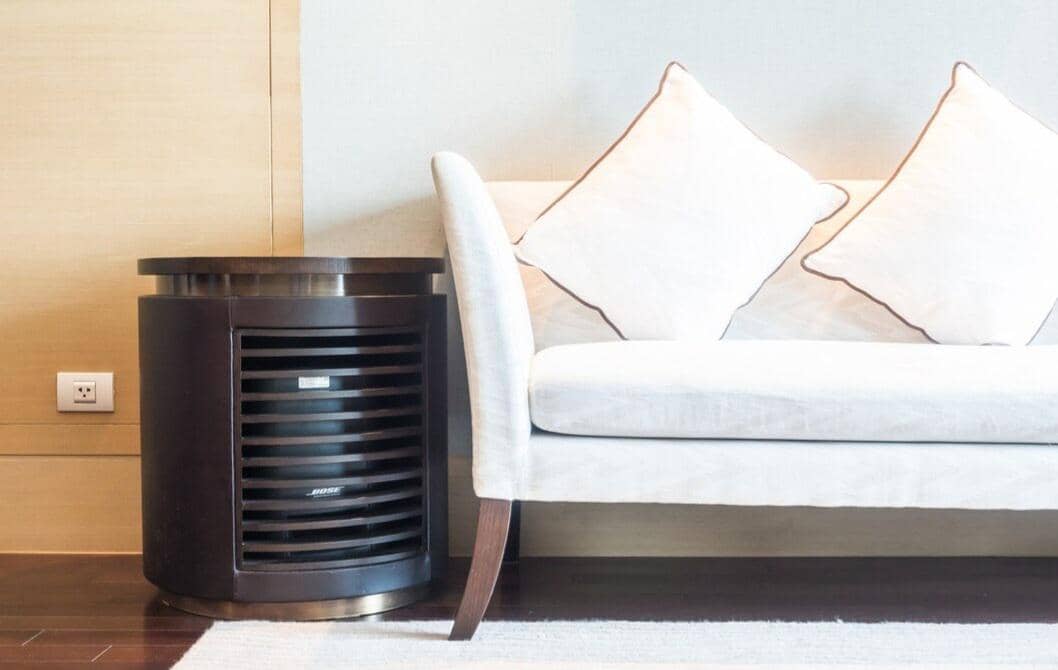 dehumidifier (freepik.com/mrsiraphol)