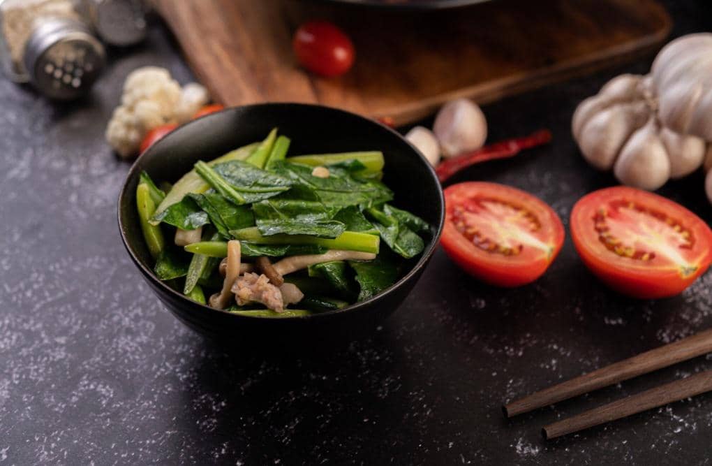 ilustrasi sawi rebus