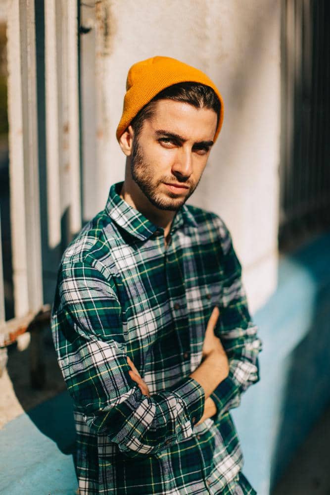 ilustrasi outfit flannel cowok 