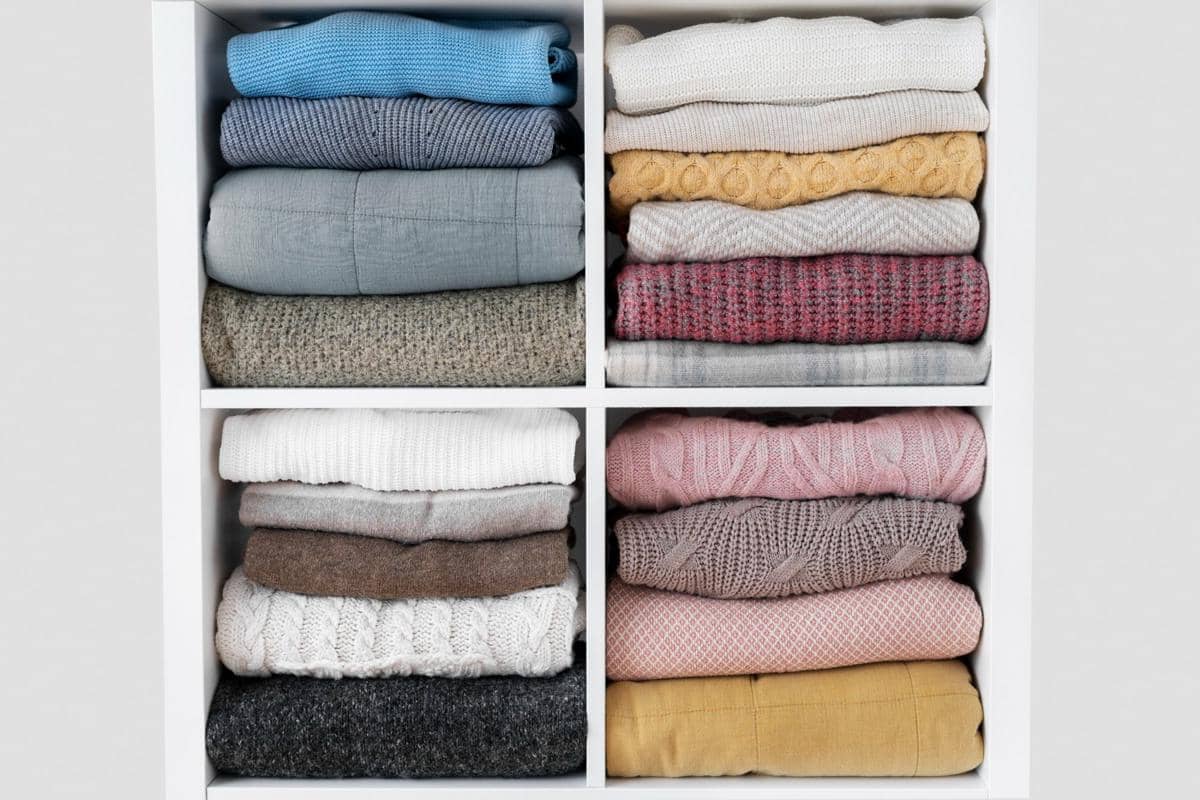 Ilustrasi drawer divider pakaian