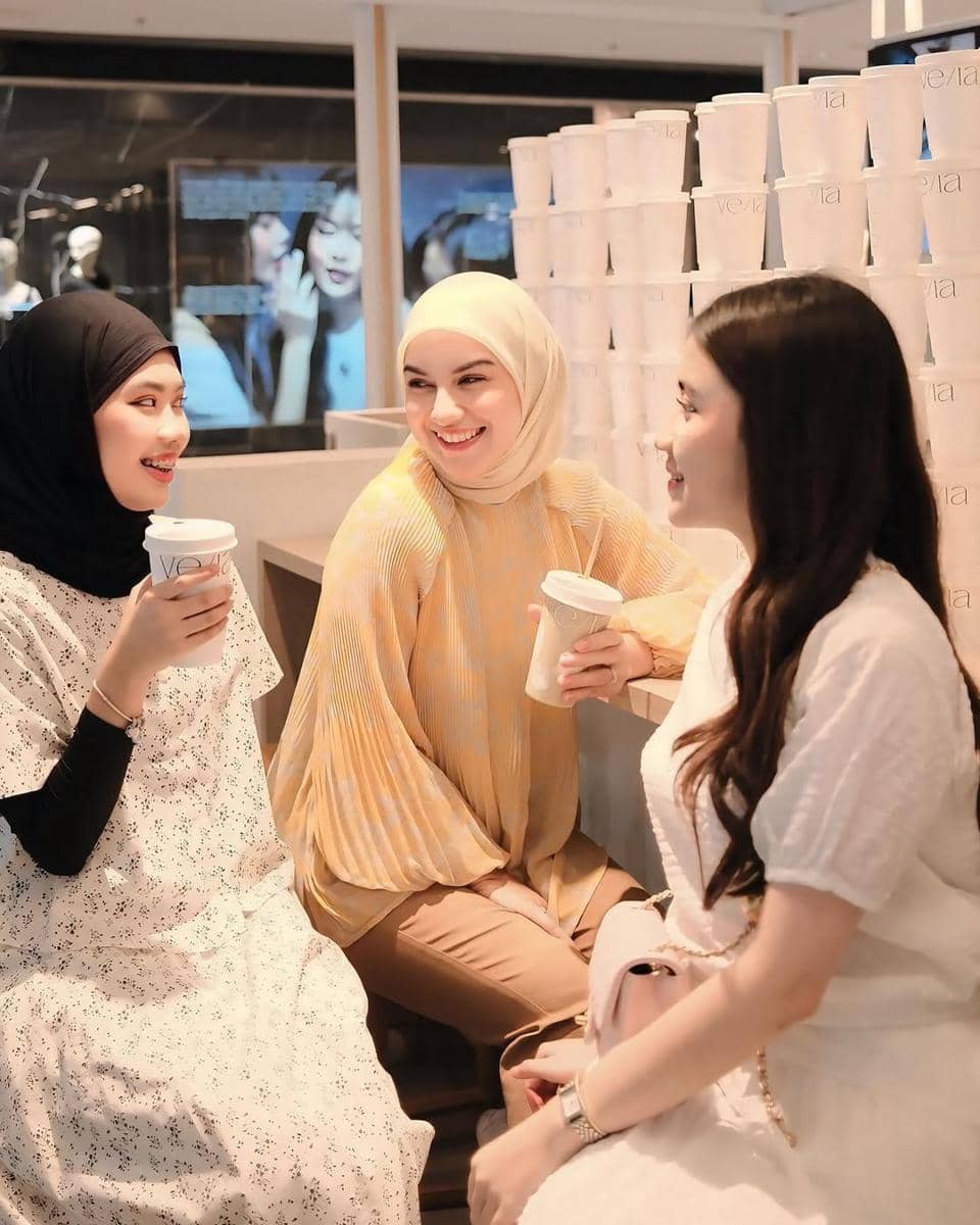 outfit hijab nuansa earth tone ala Irish Bella