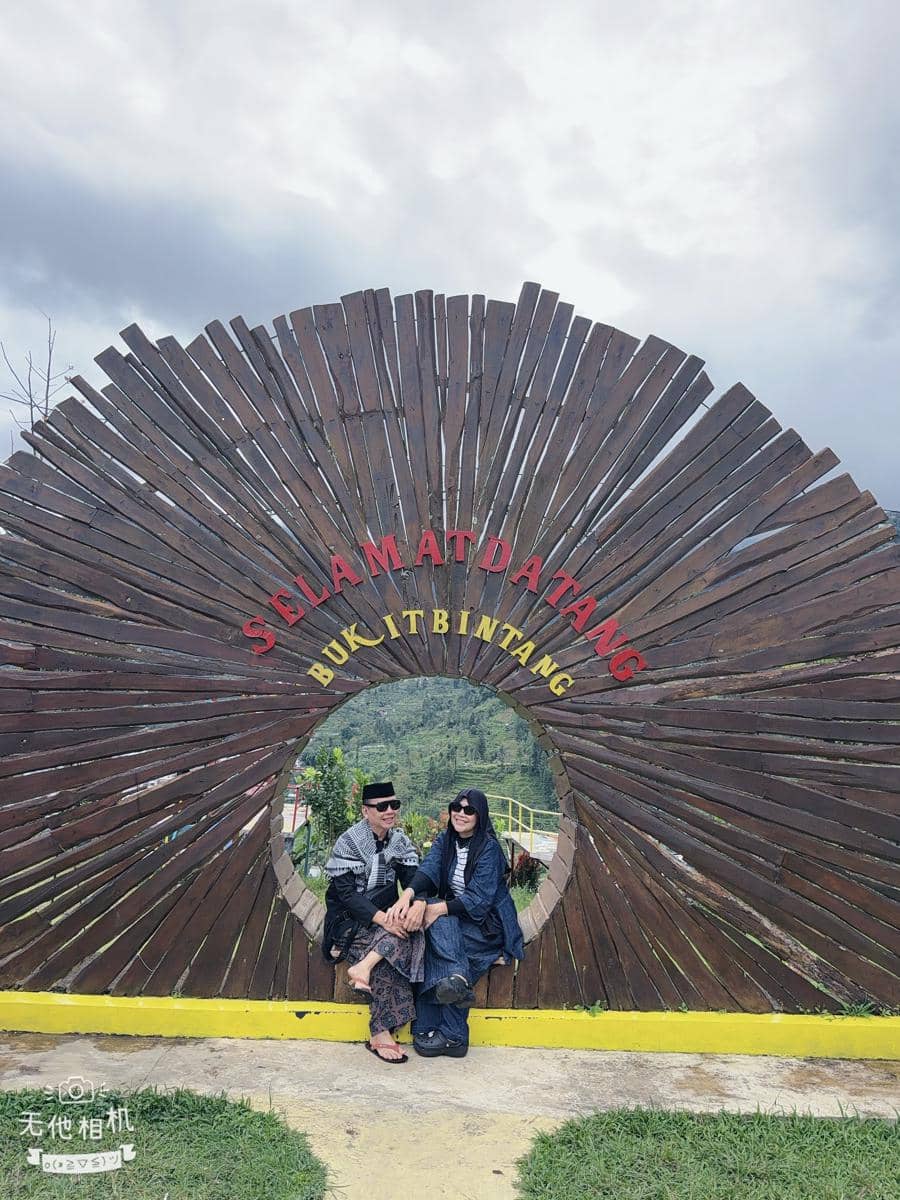 orangtua Ayu Ting Ting ziarah makam sunan