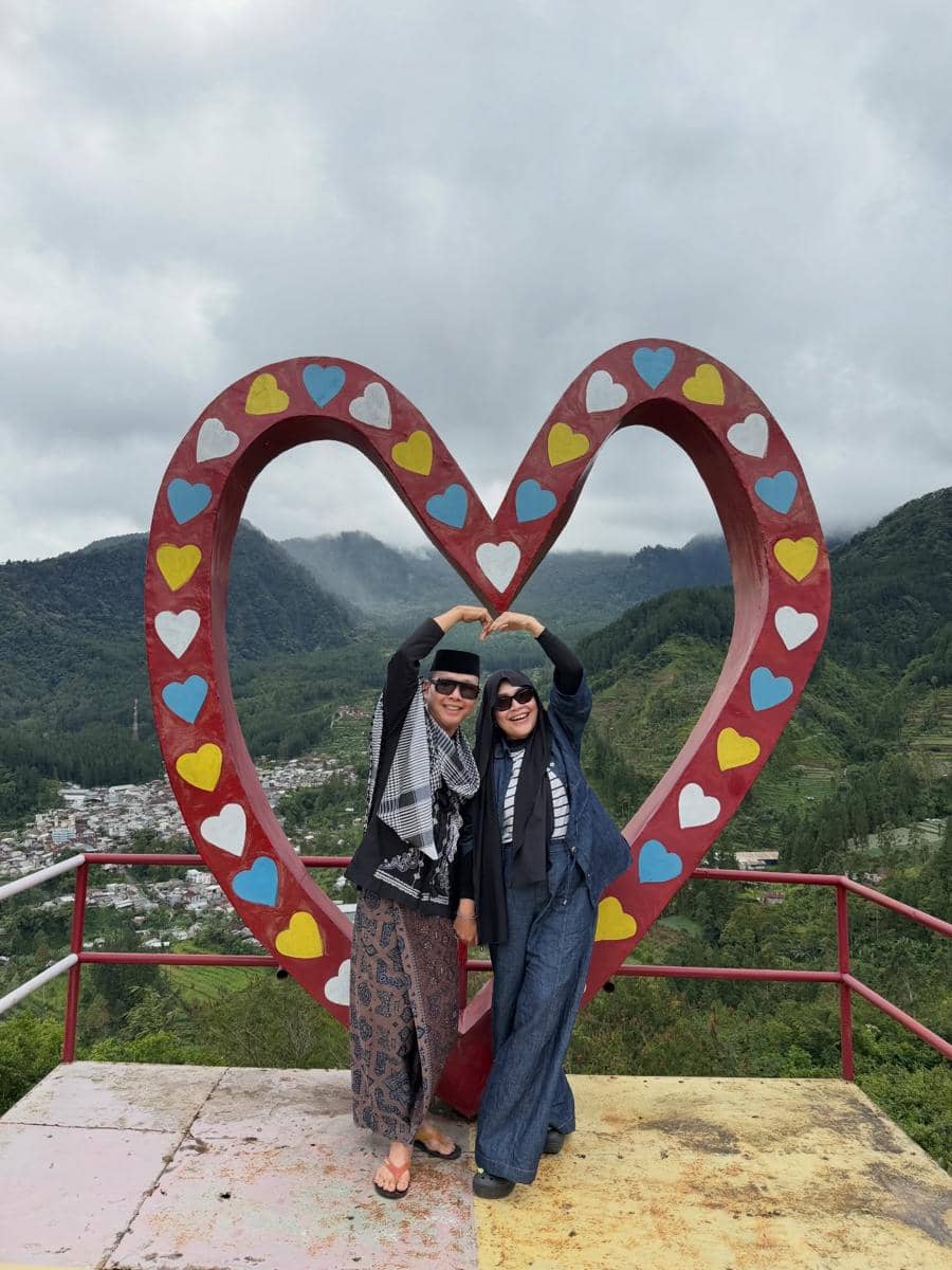 orangtua Ayu Ting Ting ziarah makam sunan