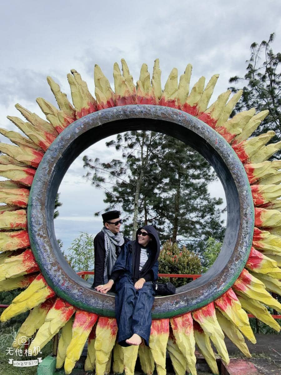 orangtua Ayu Ting Ting ziarah makam sunan