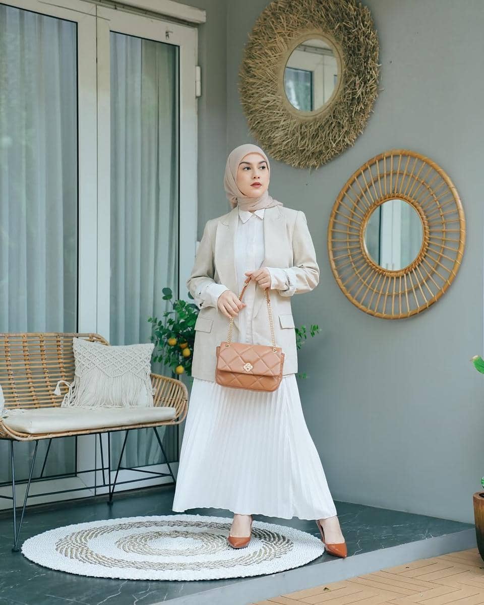 outfit hijab nuansa earth tone ala Irish Bella