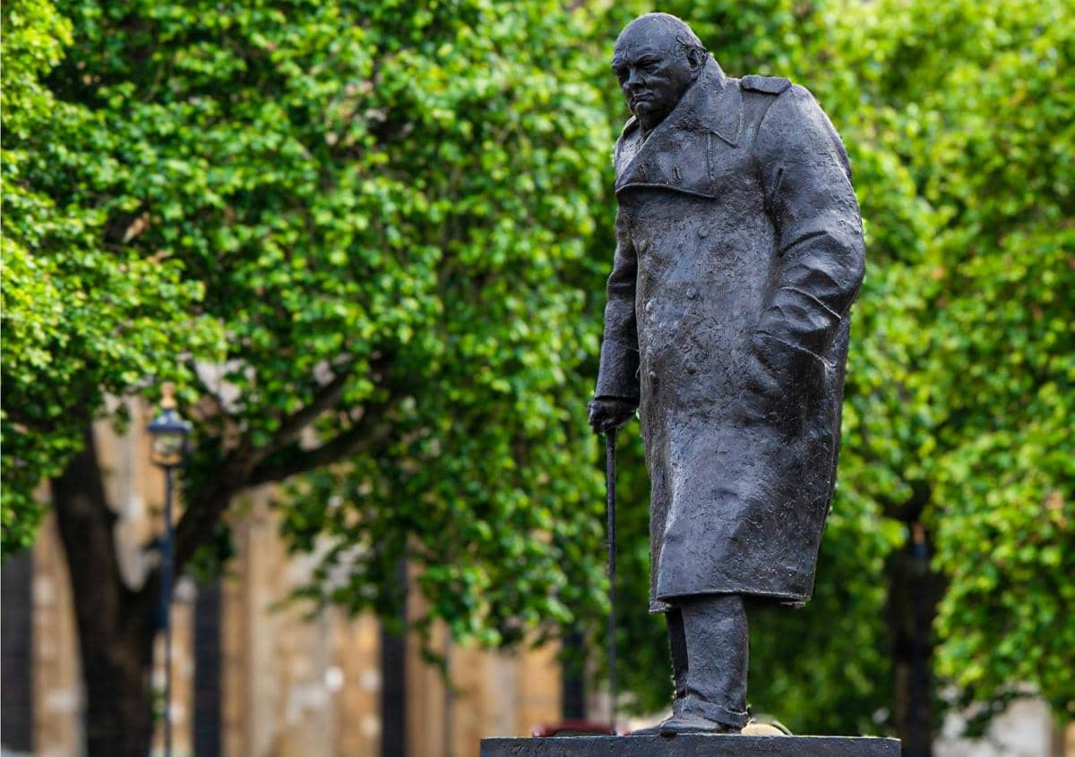 patung Winston Churchill