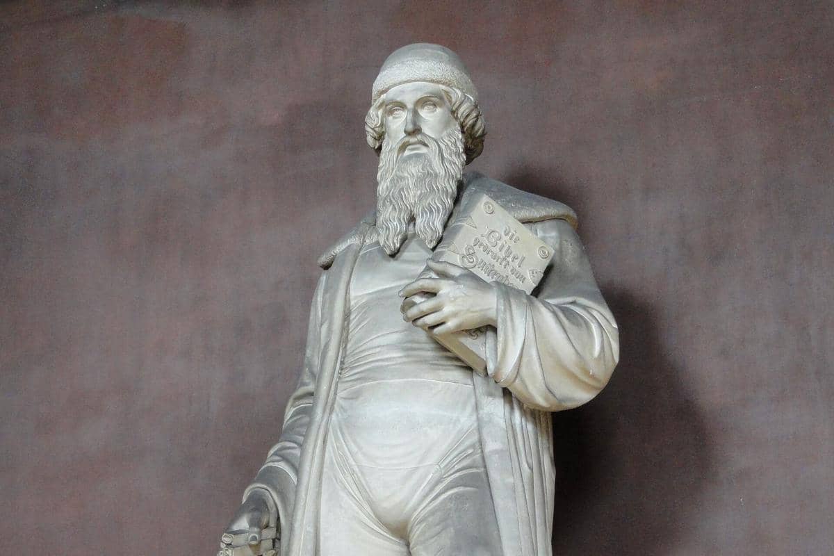 Johann Gutenberg sang penemu mesin cetak