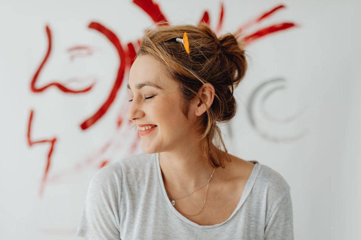 ilustrasi perempuan kuat dan mandiri