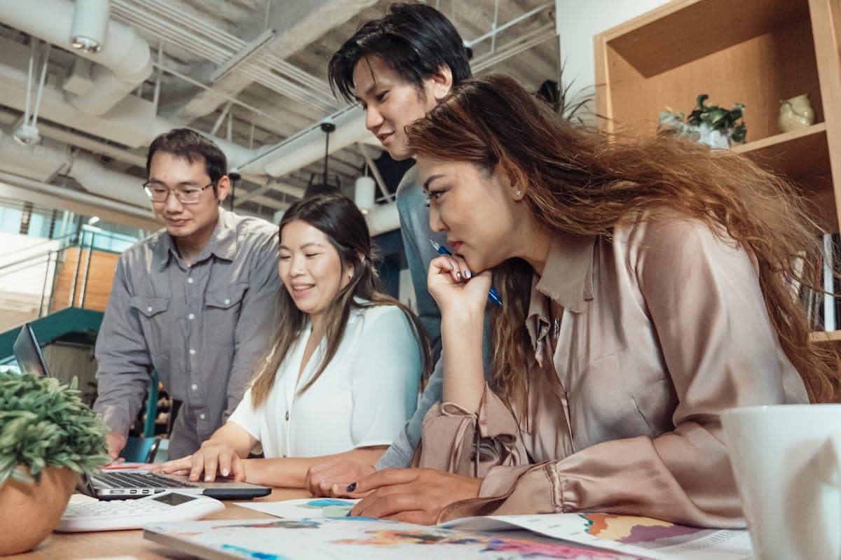 ilustrasi employer branding staff 