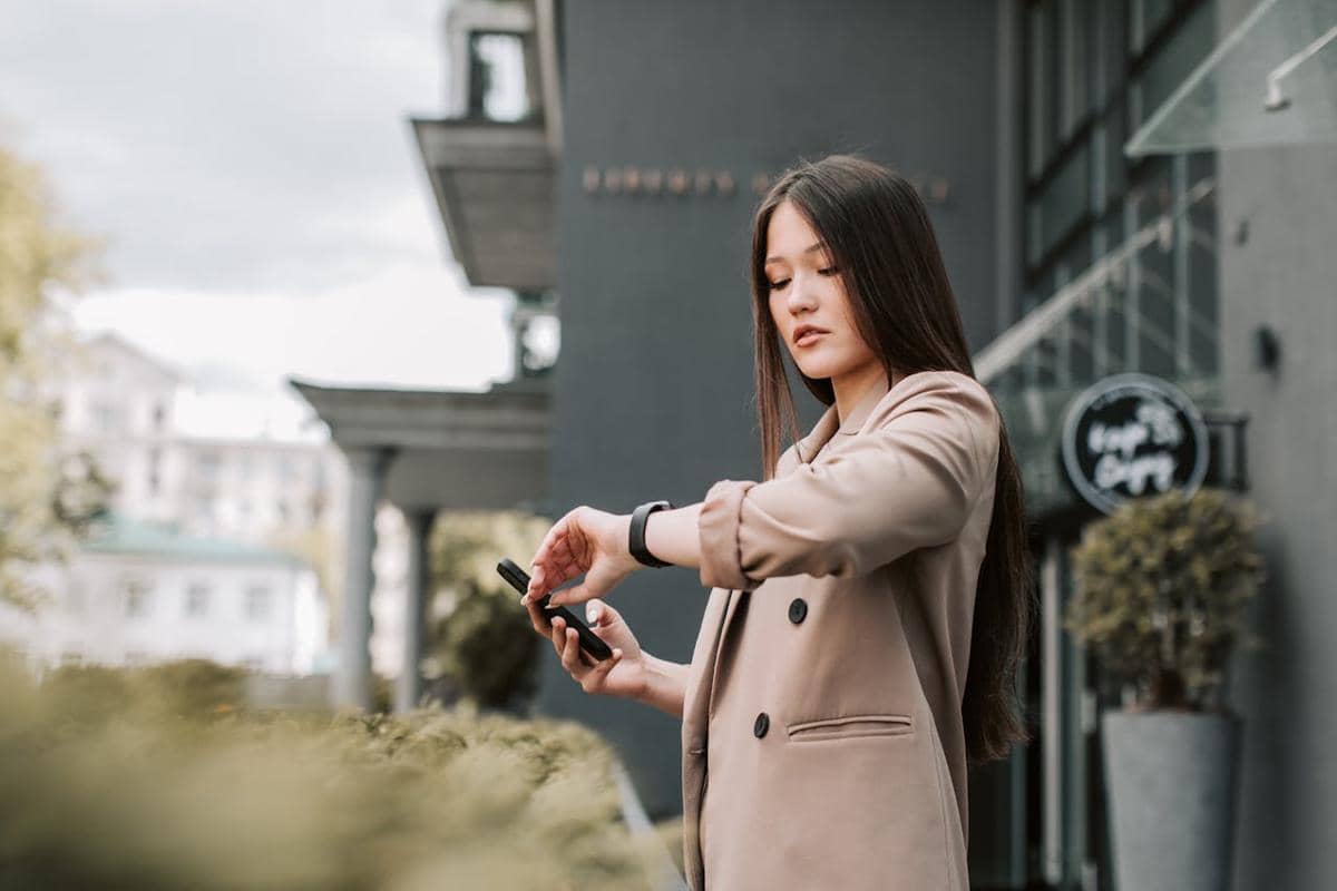 ilustrasi perempuan kuat dan mandiri