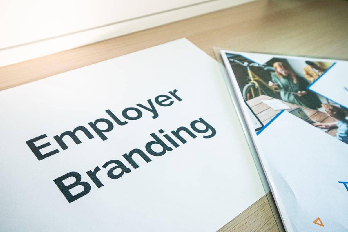 ilustrasi employer branding staff